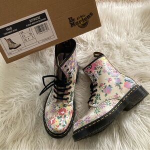 NEW Dr Martens 1460 8-eye boot in Parchment Beige Floral Mashup